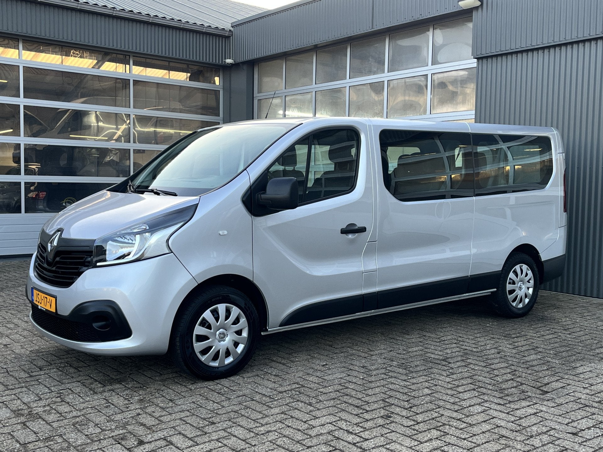 Renault Trafic Passenger 1.6 dCi 120pk BTW / BPM VRIJ! marge, Auto's, Renault, Voorwielaandrijving, Stof, Gebruikt, 2000 kg