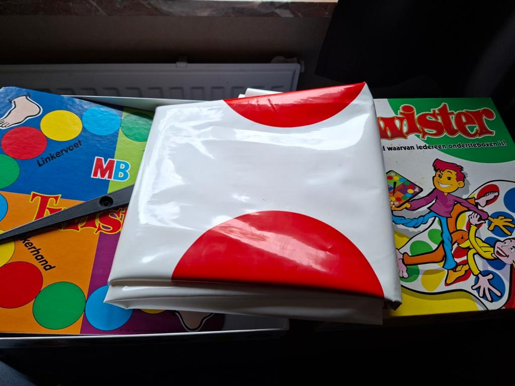 Twister, Hobby en Vrije tijd, Gezelschapsspellen | Bordspellen, Ophalen of Verzenden, Zo goed als nieuw