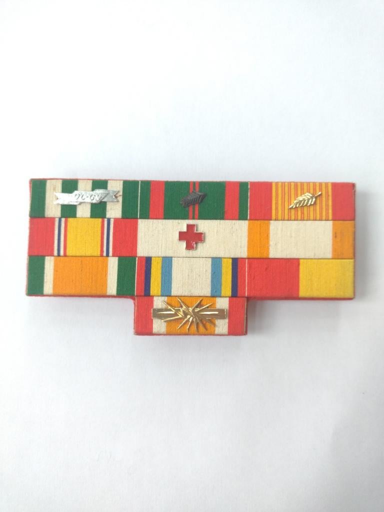 Batonset medailles (A), Verzamelen, Ophalen of Verzenden, Landmacht, Nederland, Lintje, Medaille of Wings