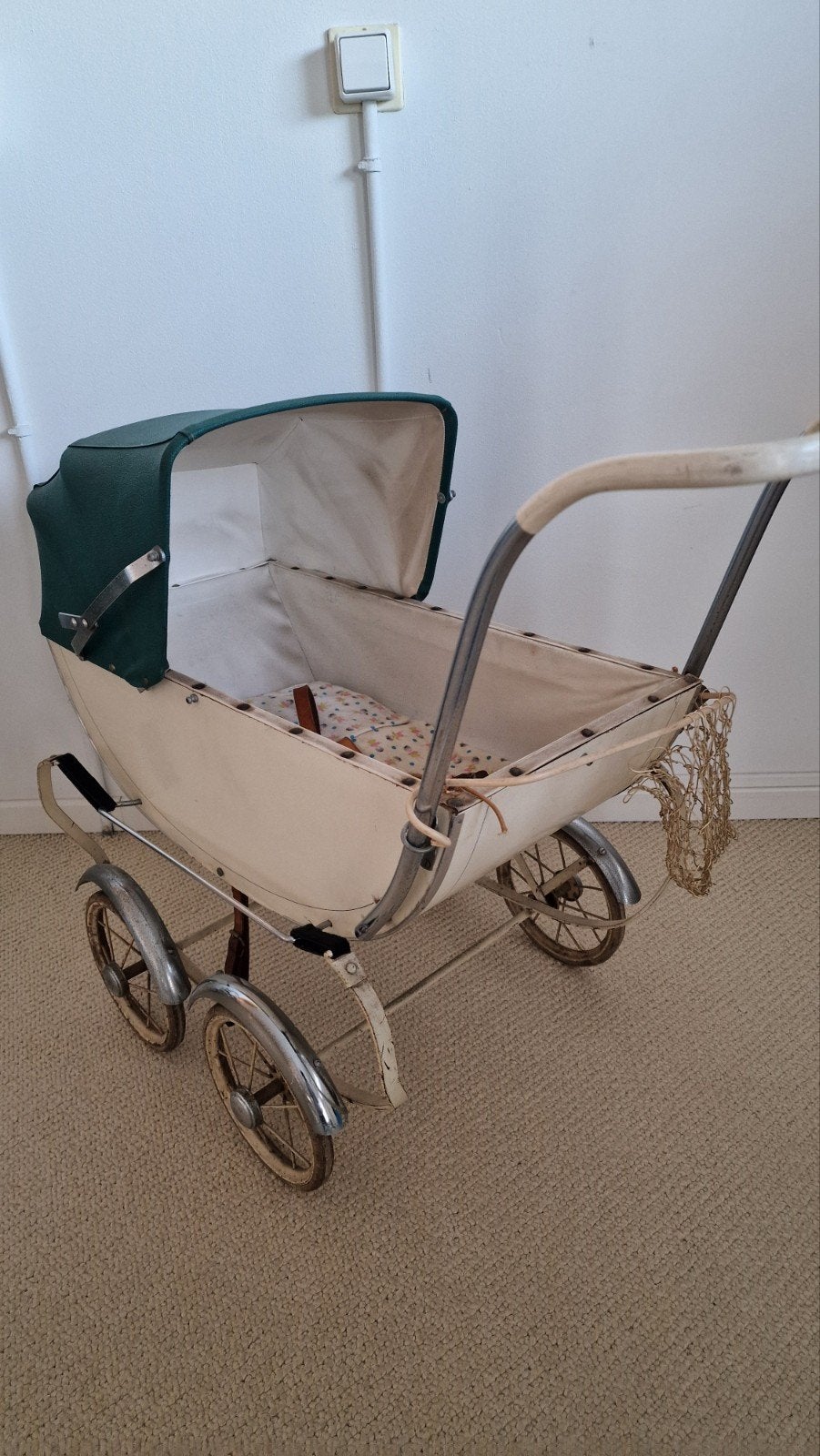 Klassieke vintage poppenwagen, Ophalen, Gebruikt