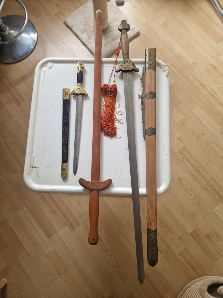 Twee Chinese zwaarden, decoratief, Ophalen
