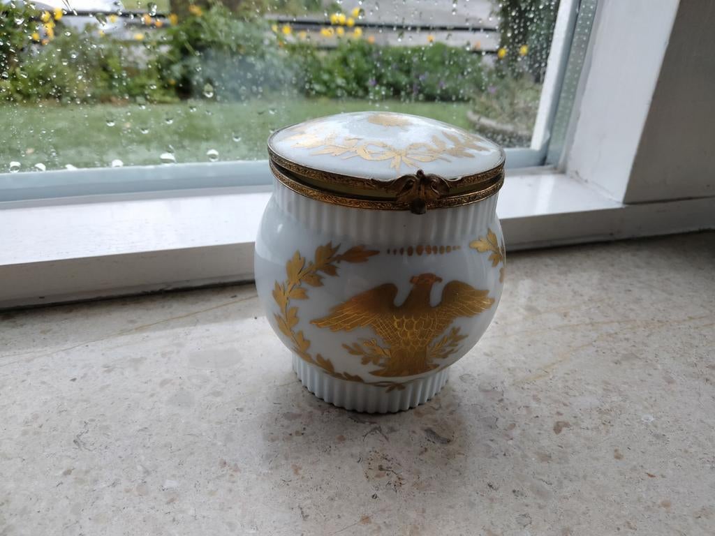 Antieke Limoges Porseleinen Doos met Adelaar en Kever Decor, Antiek en Kunst, Antiek | Porselein, Ophalen of Verzenden