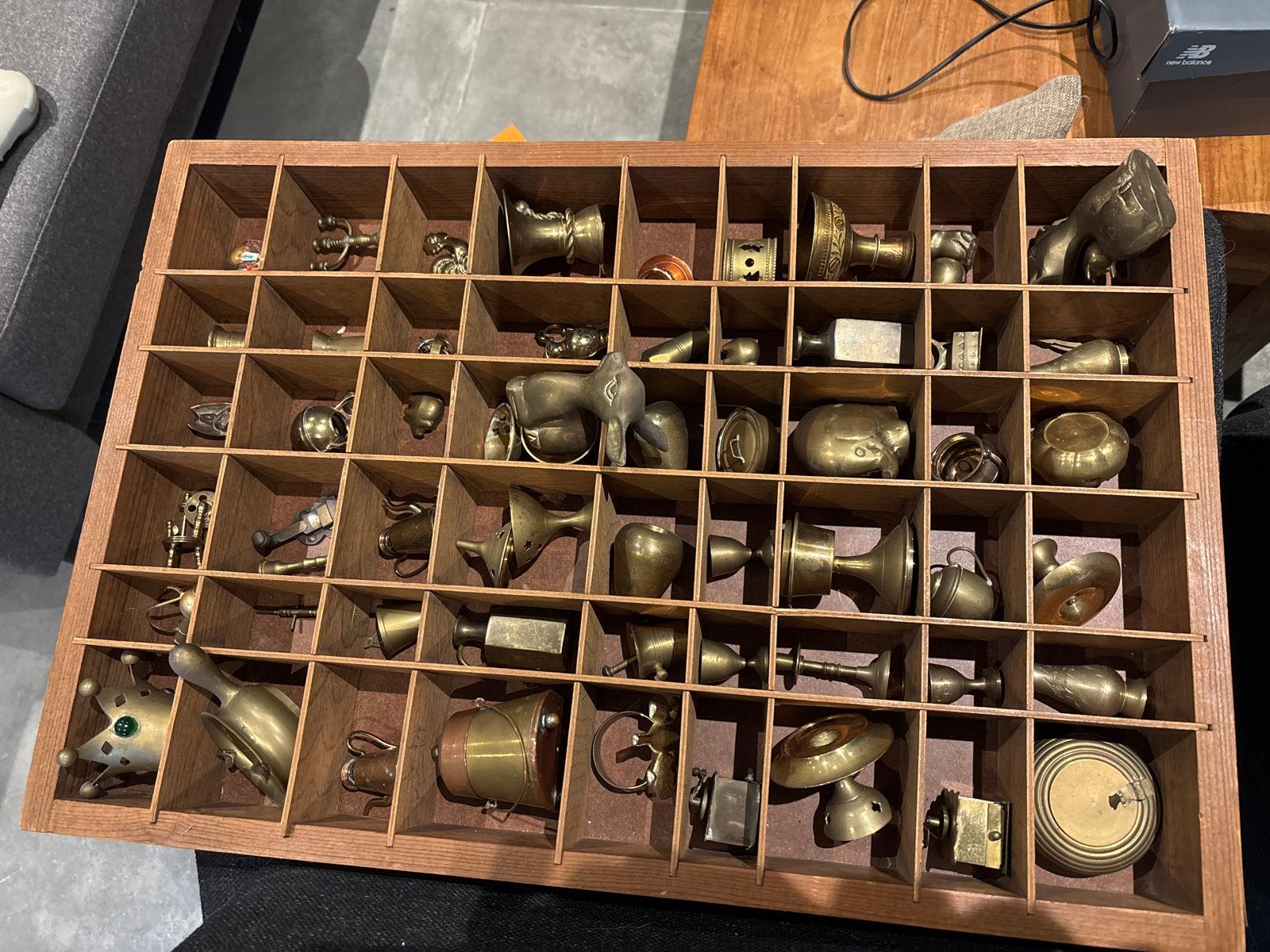 Verzameling van diverse messing miniaturen in houten bak, Antiek en Kunst, Ophalen of Verzenden, Koper