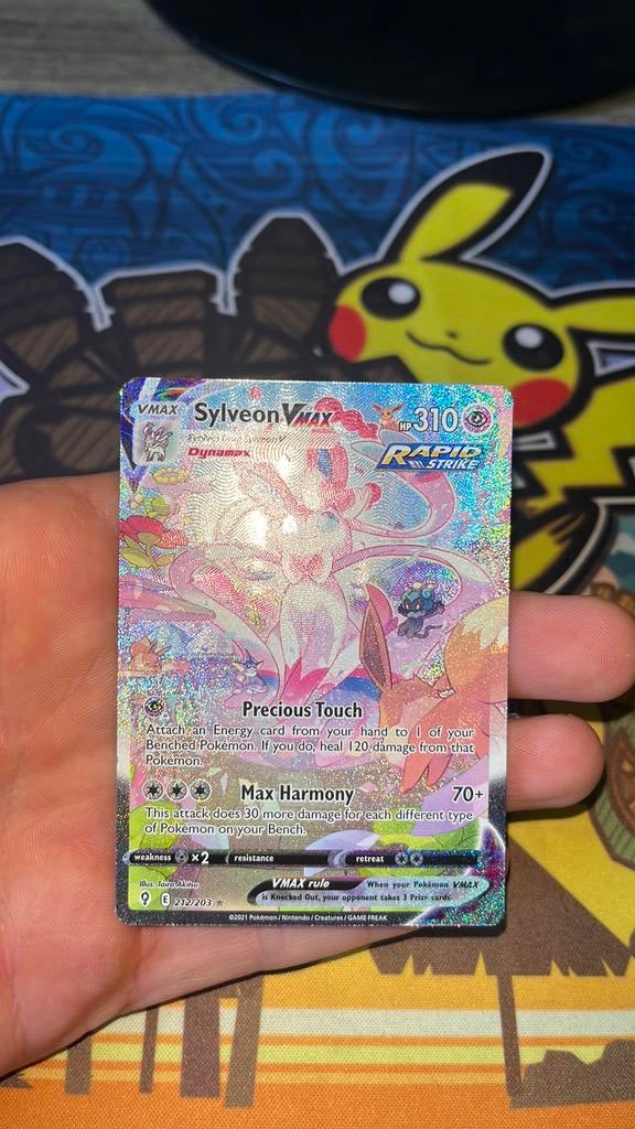 Sylveon Vmax (212) - Evolving Skies, Hobby en Vrije tijd, Verzamelkaartspellen | Pokémon, Ophalen of Verzenden, Zo goed als nieuw