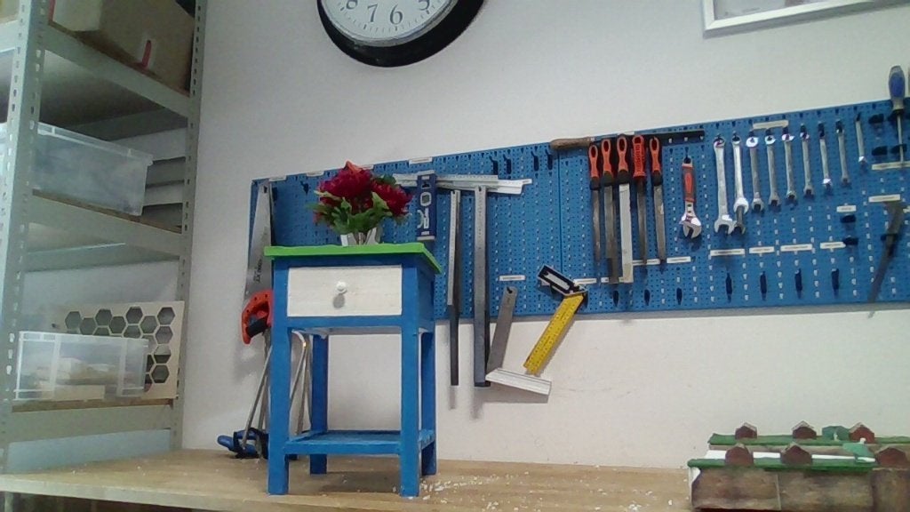 Handgemaakt blauw bijzettafeltje met lade