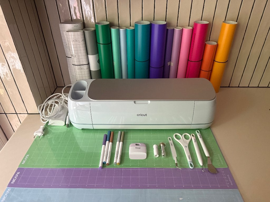 Cricut Maker 3 – nauwelijks gebruikt + veel accessoires, Hobby en Vrije tijd, Geschikt voor karton, Ophalen of Verzenden, Zo goed als nieuw