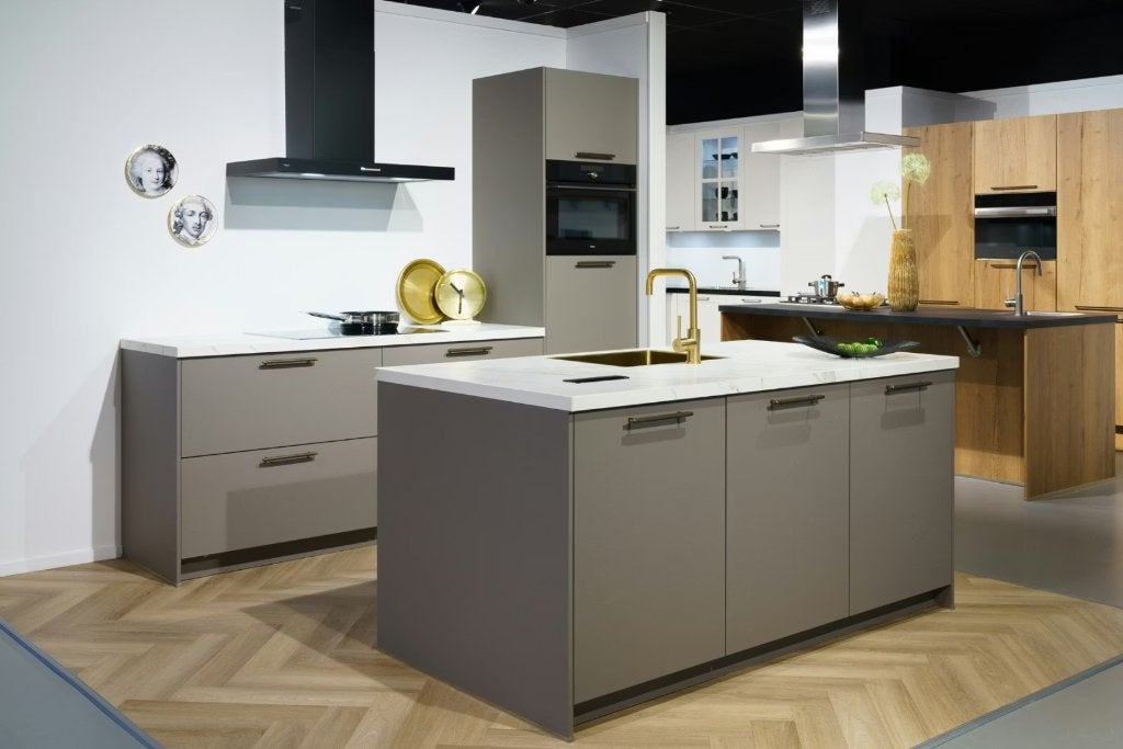 Luxe Eilandkeuken in Fluweel Eiken Greige, Huis en Inrichting, Keuken | Complete keukens, Ophalen, Overige materialen, Nieuw, Grijs