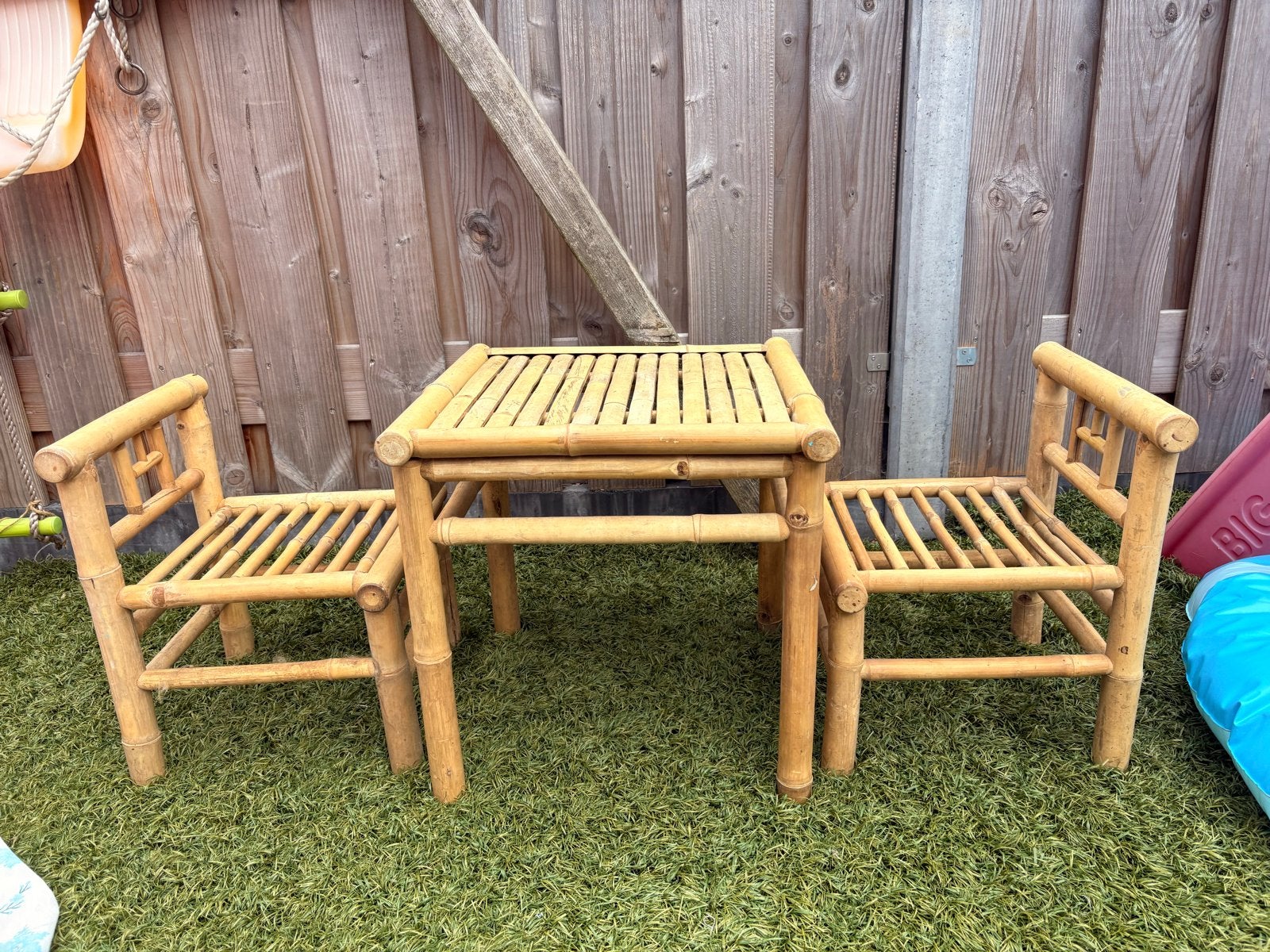 kindertafel + 4 stoeltjes, Kinderen en Baby's, Kinderkamer | Tafels en Stoelen, Ophalen, Zo goed als nieuw, Tafel(s) en Stoel(en)