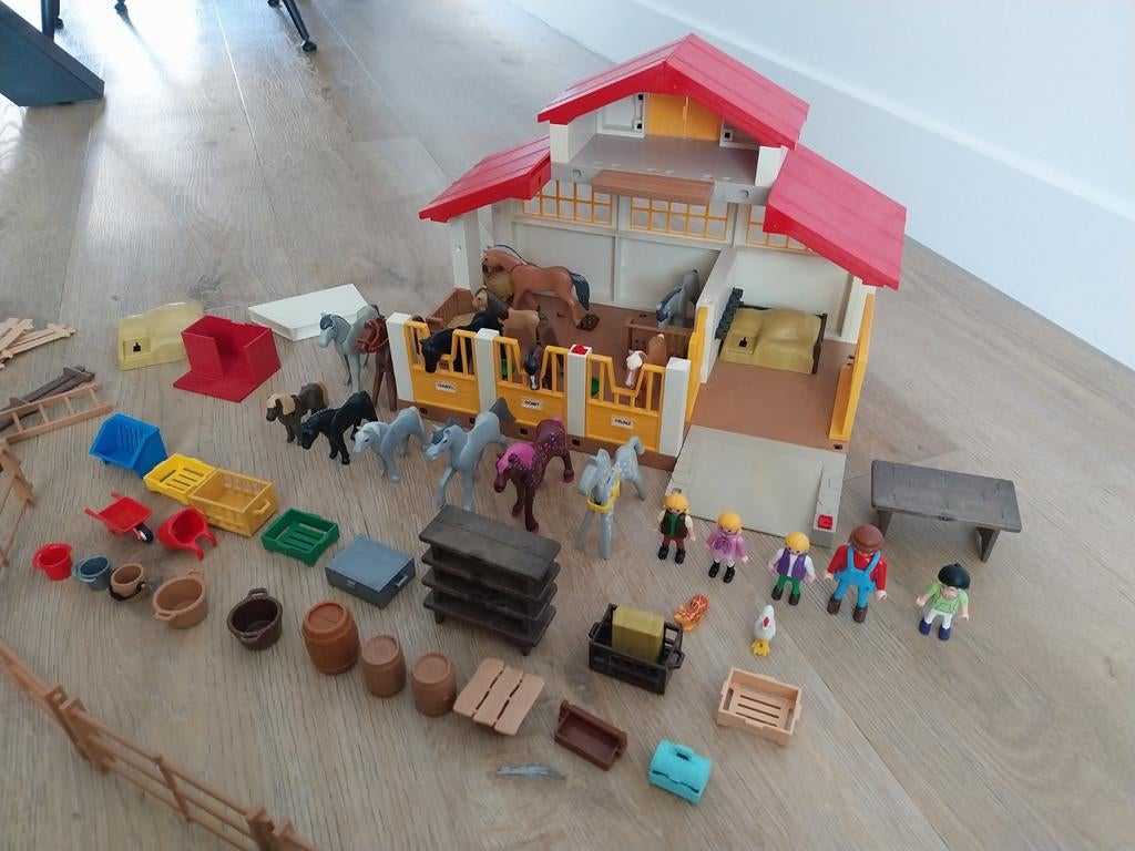 Playmobil Paardenstal met veel accessoires en figuren, Ophalen of Verzenden, Gebruikt, Jongen of Meisje