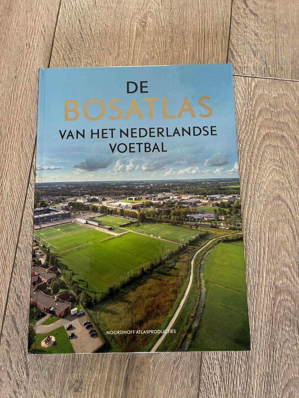 De Bosatlas van het Nederlandse voetbal, Bosatlas, 2000 tot heden, Ophalen of Verzenden, Zo goed als nieuw