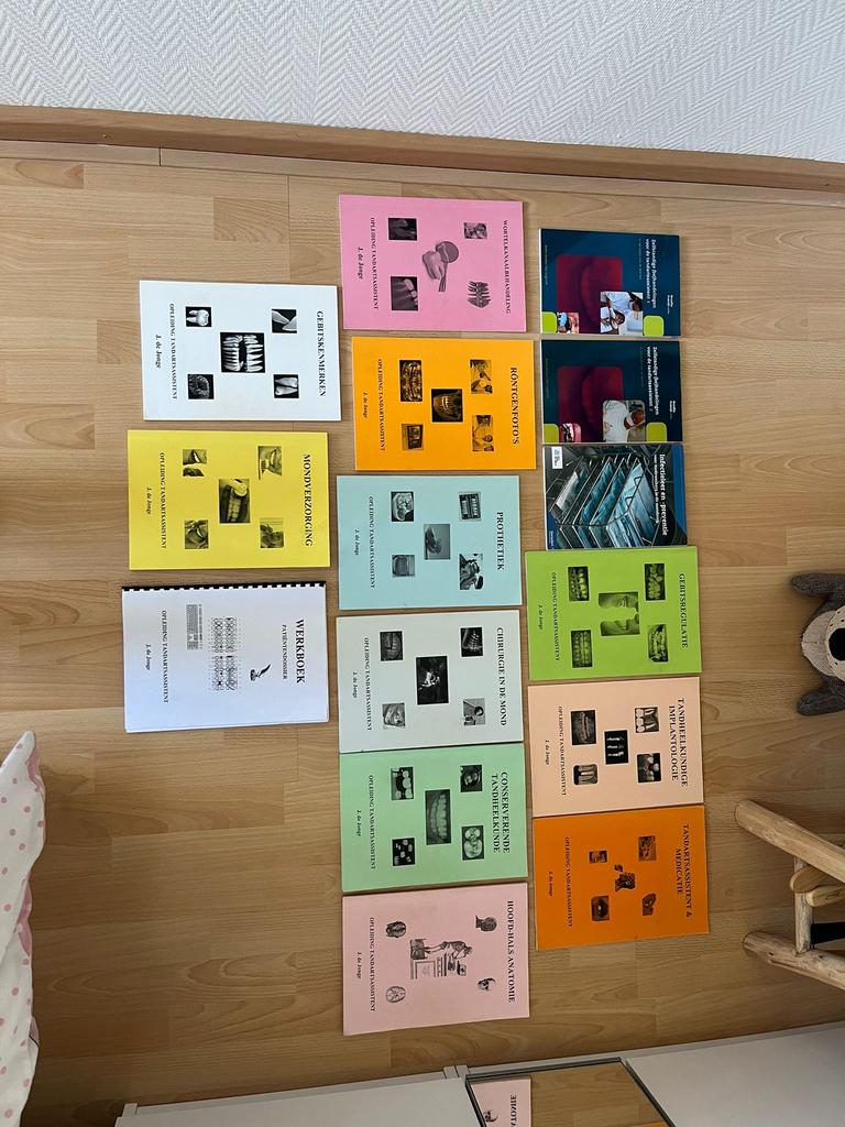 Tandartsassistente boeken, Ophalen of Verzenden, Beta, Zo goed als nieuw, MBO