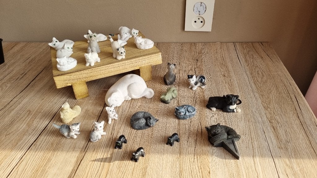 Vintage Verzameling 25 Katten Poezen Steen /Gips / Keramiek, Verzenden, Gebruikt, Hond of Kat, Beeldje of Figuurtje