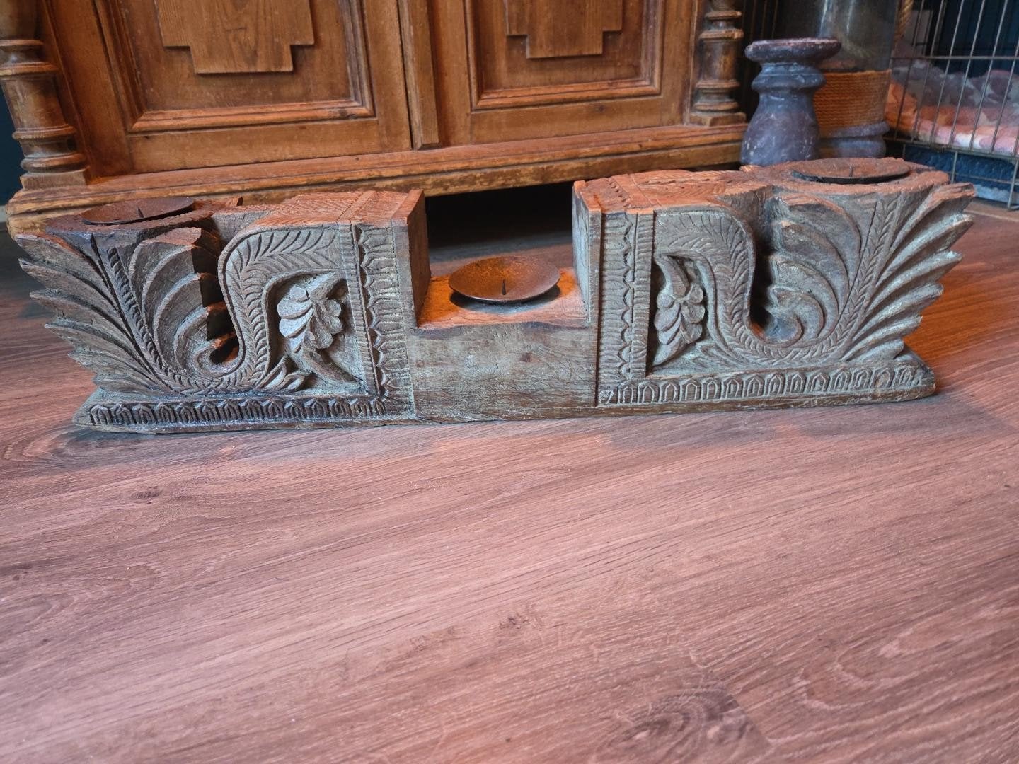 Antieke houten drielichts kandelaar met houtsnijwerk, Antiek en Kunst, Antiek | Kandelaars, Ophalen of Verzenden