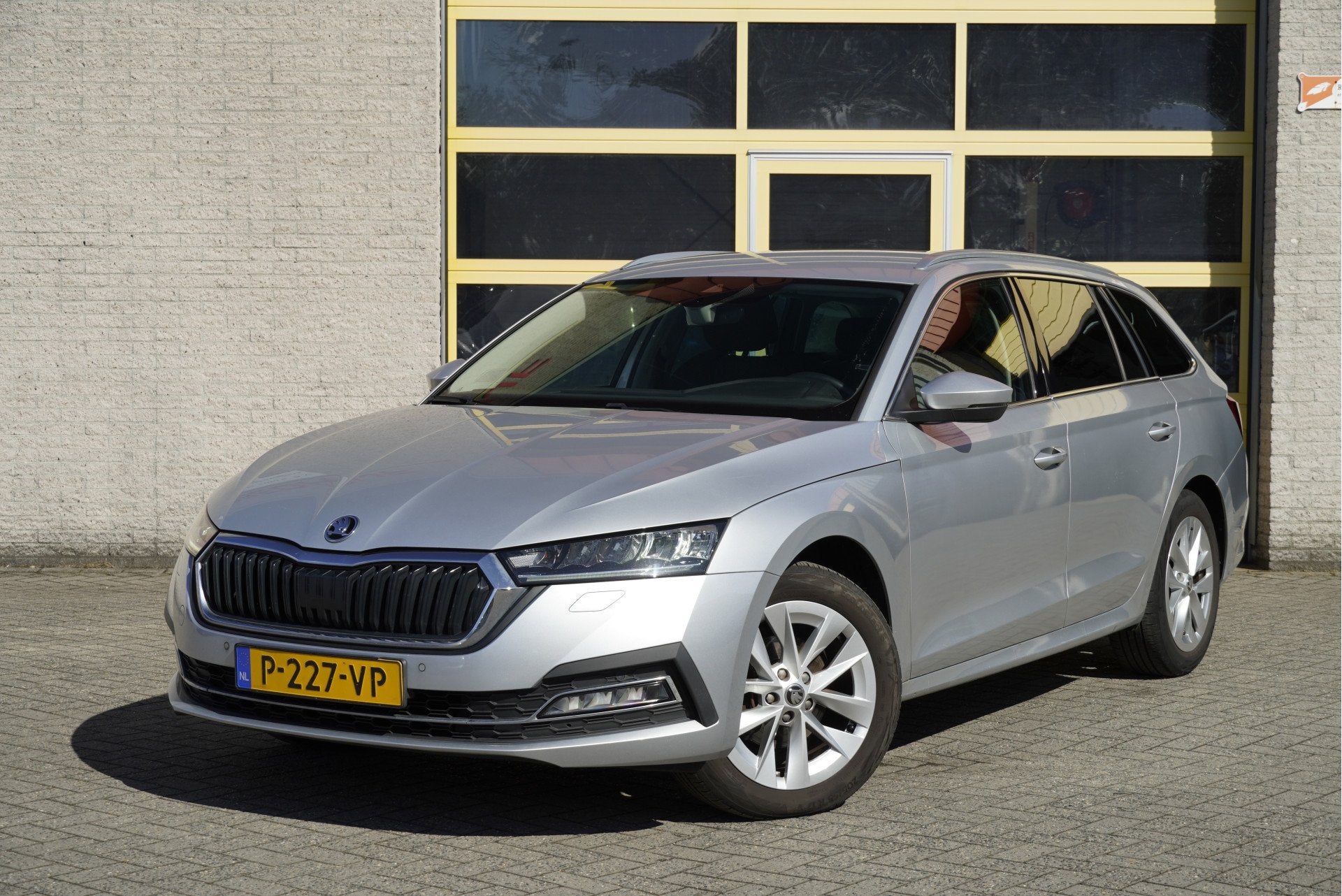 Skoda Octavia Combi 1.0 e-TSI Automaat! Business Edition Plu, Auto's, Stof, Gebruikt, 23 km/l, Origineel Nederlands