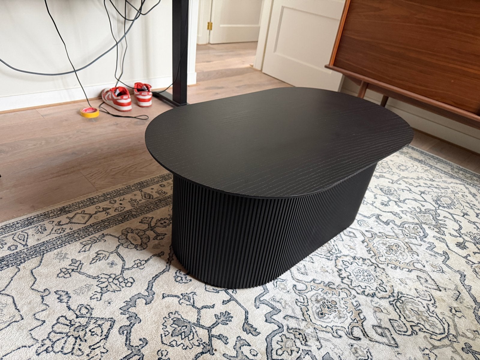 Zwarte ovale salontafel met geribbelde basis, Ophalen, Gebruikt, 100 tot 150 cm, 50 tot 100 cm