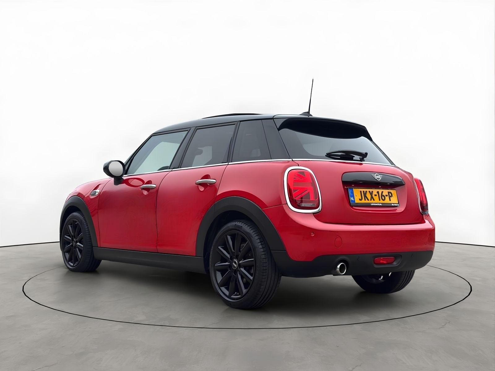 MINI Cooper 1.5 Cooper 136PK Automaat 5-Deurs Chili JCW Pano, Verwarmde buitenspiegels, 136 pk, Gebruikt, Bedrijf