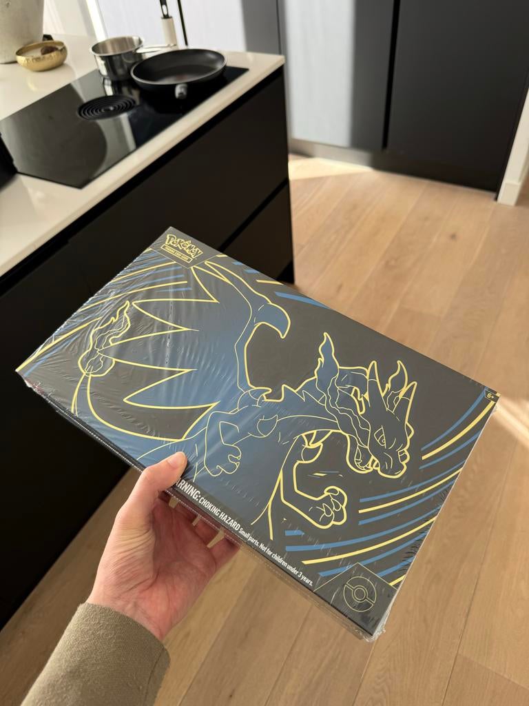 Mega Charizard EX Ultra Premium Collection UPC Nieuw in Seal, Ophalen of Verzenden, Zo goed als nieuw, Overige typen