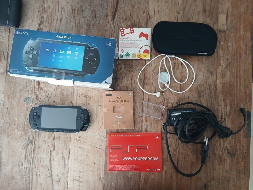 Sony PSP-1004 G1 Giga Pack - Zwart (Gebruikt), Ophalen of Verzenden, Gebruikt, Zwart, PSP