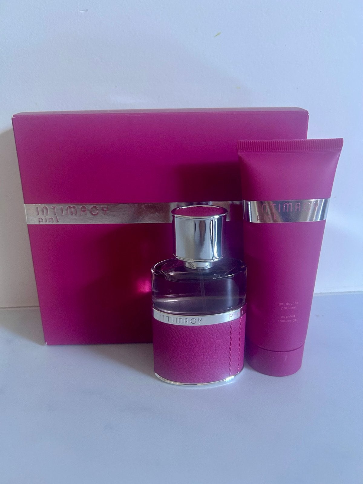 Intimacy Pink Eau de Parfum & Douchegel Set, Sieraden, Tassen en Uiterlijk, Uiterlijk | Parfum, Ophalen of Verzenden, Nieuw