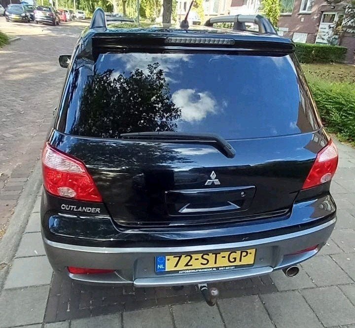Foto 18 van Mitsubishi Outlander 2.0 MPI 2WD 2006 Zwart