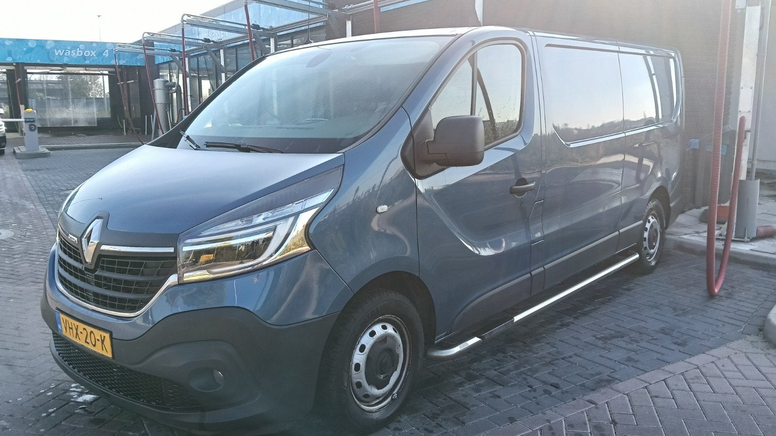 Renault Trafic GB 2.0 Energy dCi 145pk L2h1 T30 2021 Blauw, Auto's, Voorwielaandrijving, 4 cilinders, Alcantara, Bedrijf