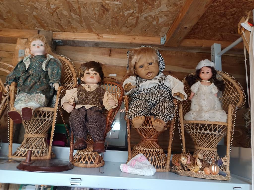 Poppen met stoeltjes bieden maar, Ophalen, Pop