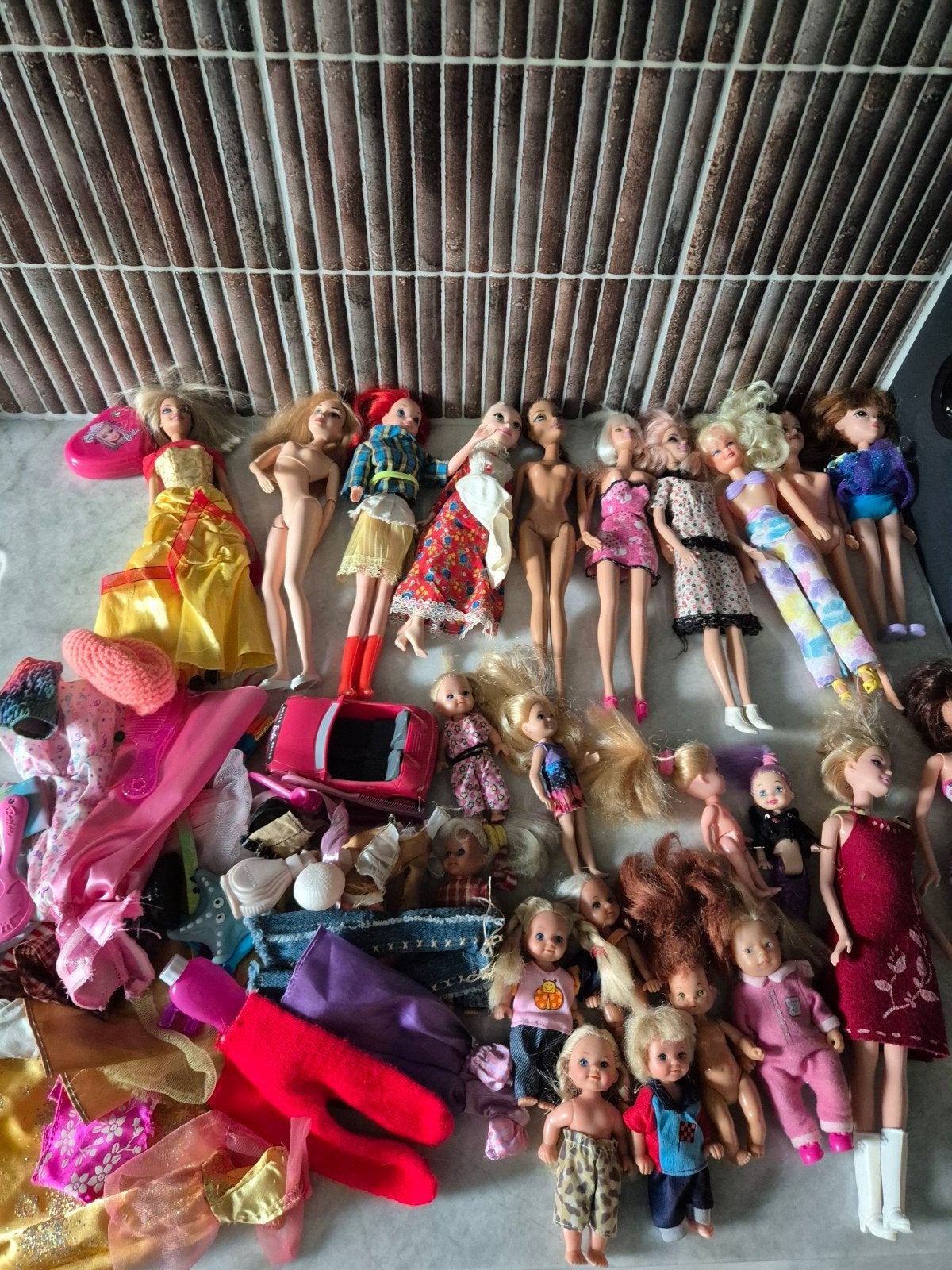 Grote collectie Barbiepoppen en accessoires, Kinderen en Baby's, Ophalen of Verzenden, Gebruikt, Barbie