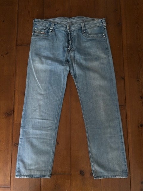 NIEUW! Jeans Diesel lichtblauw met knopen studs W 38 L 32, Blauw, Overige jeansmaten, Nieuw, Ophalen of Verzenden