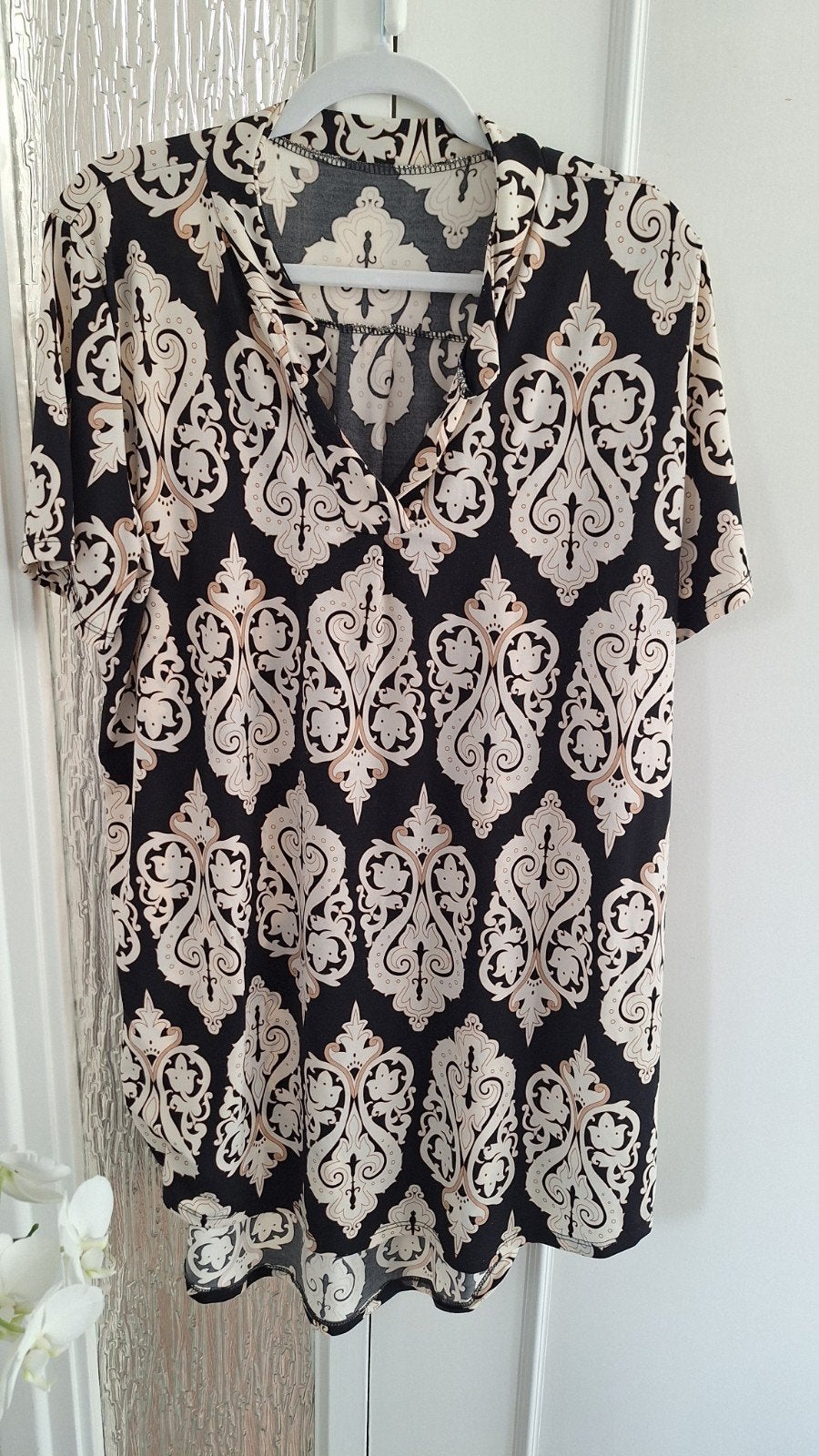 Zwarte blouse met barokprint en korte mouwen, Maat 38/40 (M), Zwart, Ophalen of Verzenden, Korte mouw