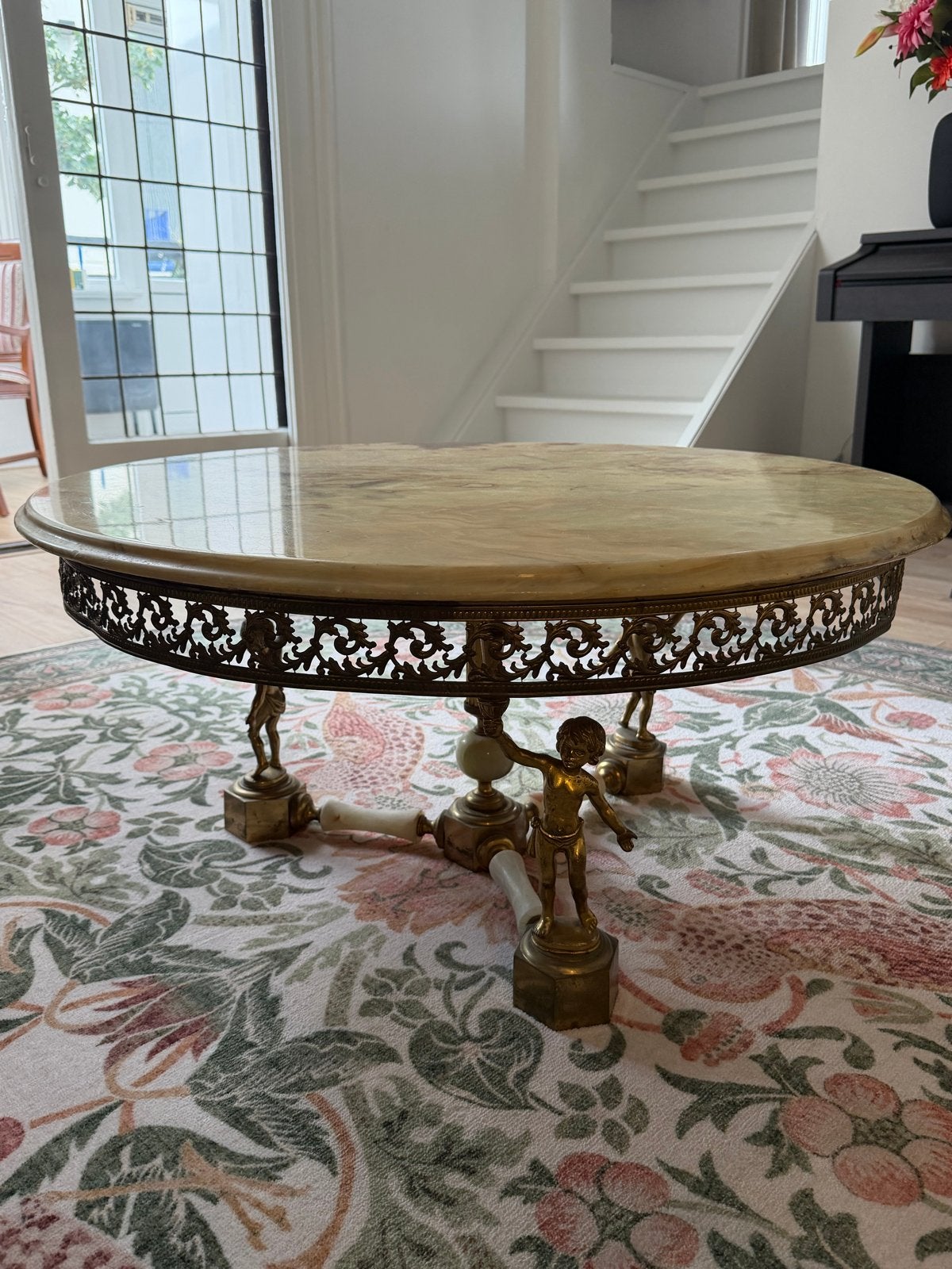 Antieke marmeren salontafel met bronzen engelen, Ophalen