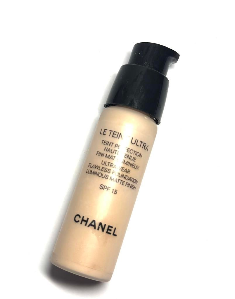 Chanel le teint ultra foundation 12 beige rose, Ophalen of Verzenden, Zo goed als nieuw, Beige, Gehele gezicht