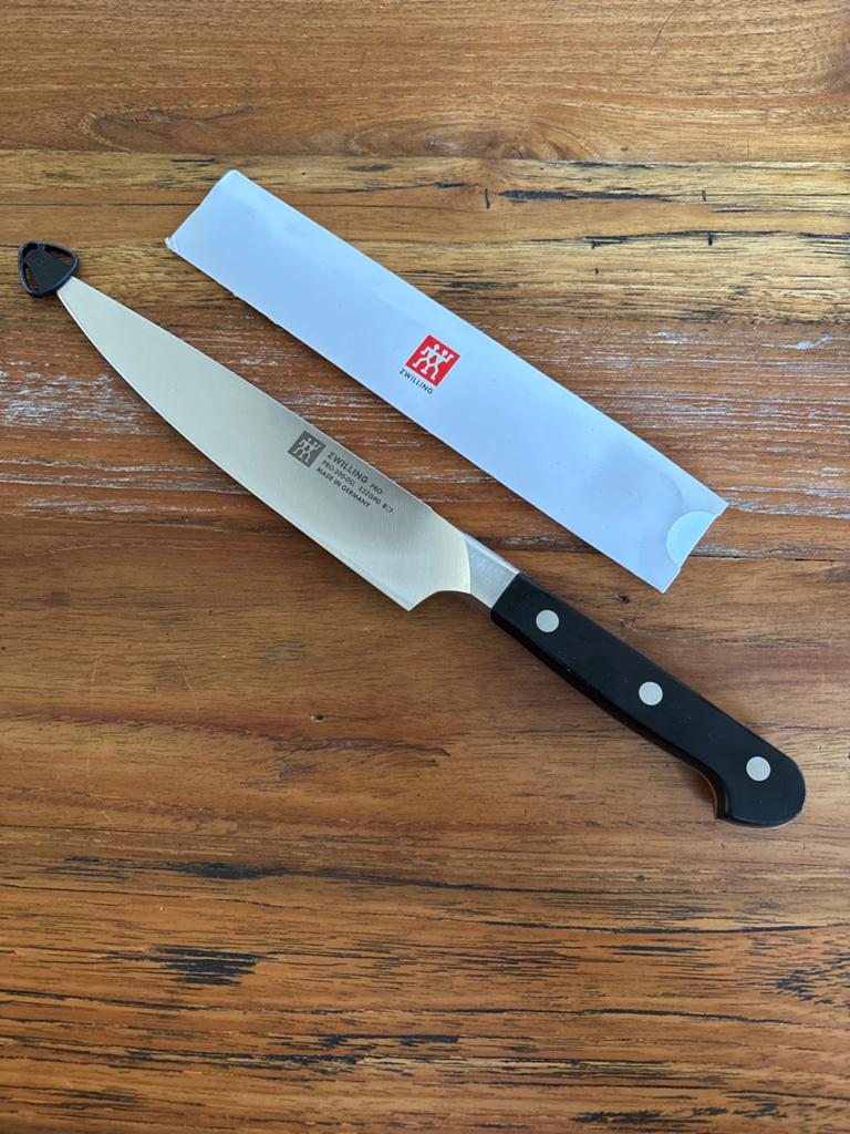 ZWILLING PRO Vleesmes - Hoogwaardig Duits Koksmes, Huis en Inrichting, Keuken | Bestek, Ophalen of Verzenden, Zo goed als nieuw