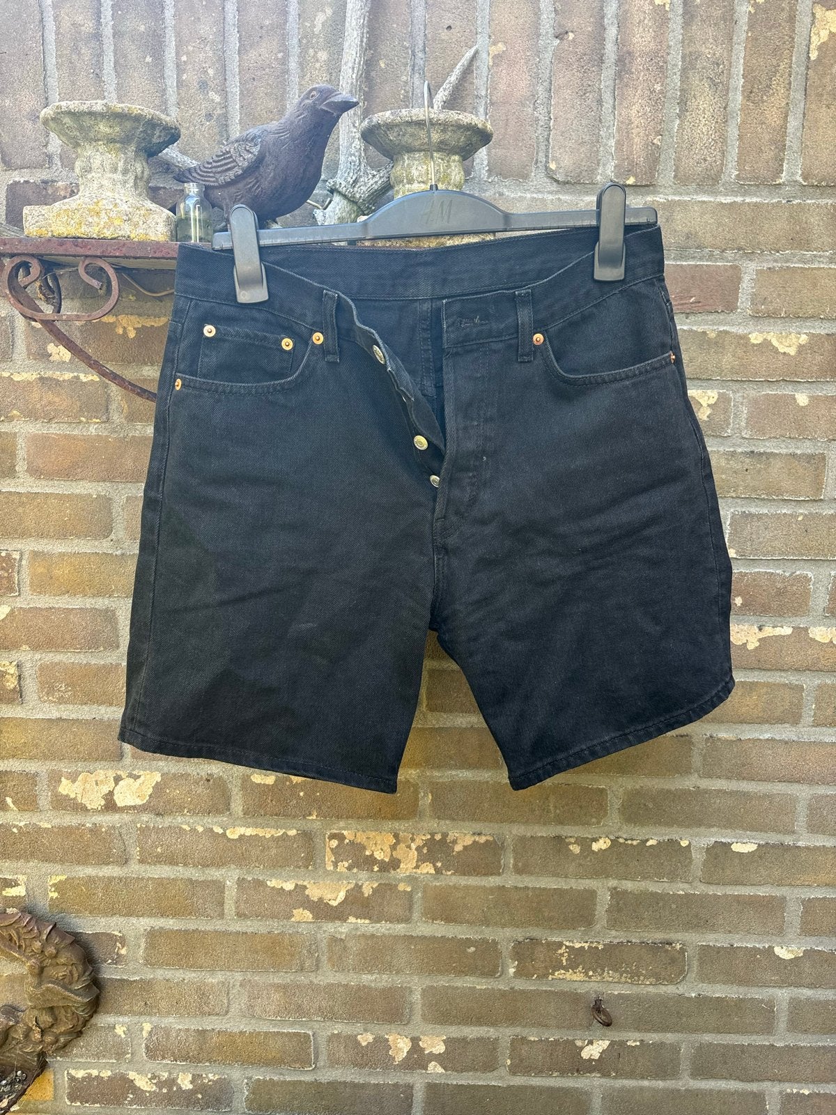 Weekday Space Denim Relaxed Shorts Zwart Maat 30, Kort, Zwart, Ophalen of Verzenden, Zo goed als nieuw