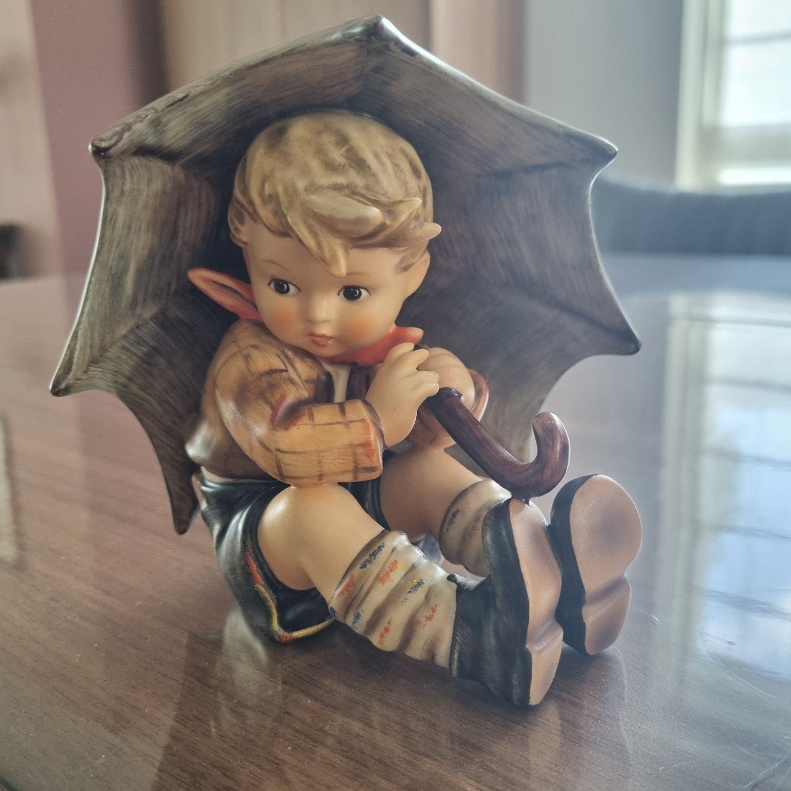 Te koop: Beeldjes Hummel " Jongen en meisje met paraplu", Ophalen of Verzenden, Zo goed als nieuw, Hummel
