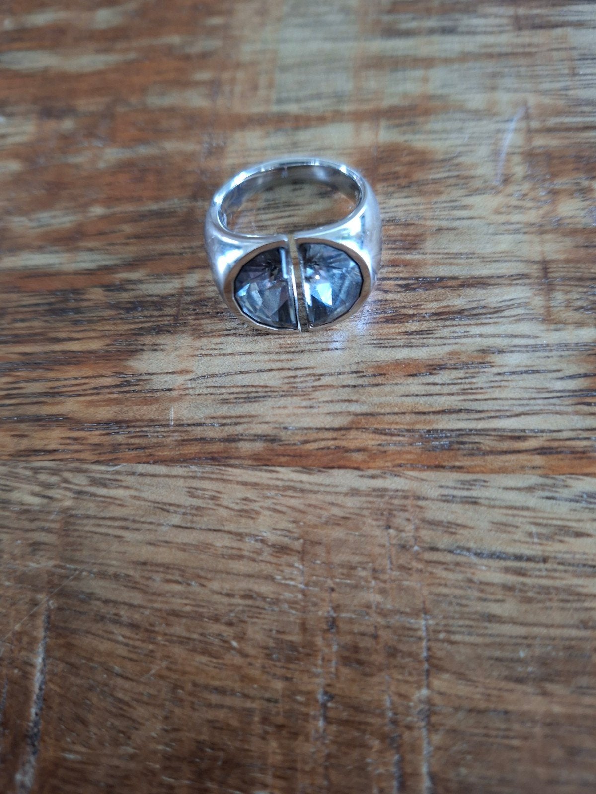 SWAROVSKI ring met grijze steen maat 60, 18 tot 19, IJzer of Staal, Ophalen of Verzenden, Zo goed als nieuw