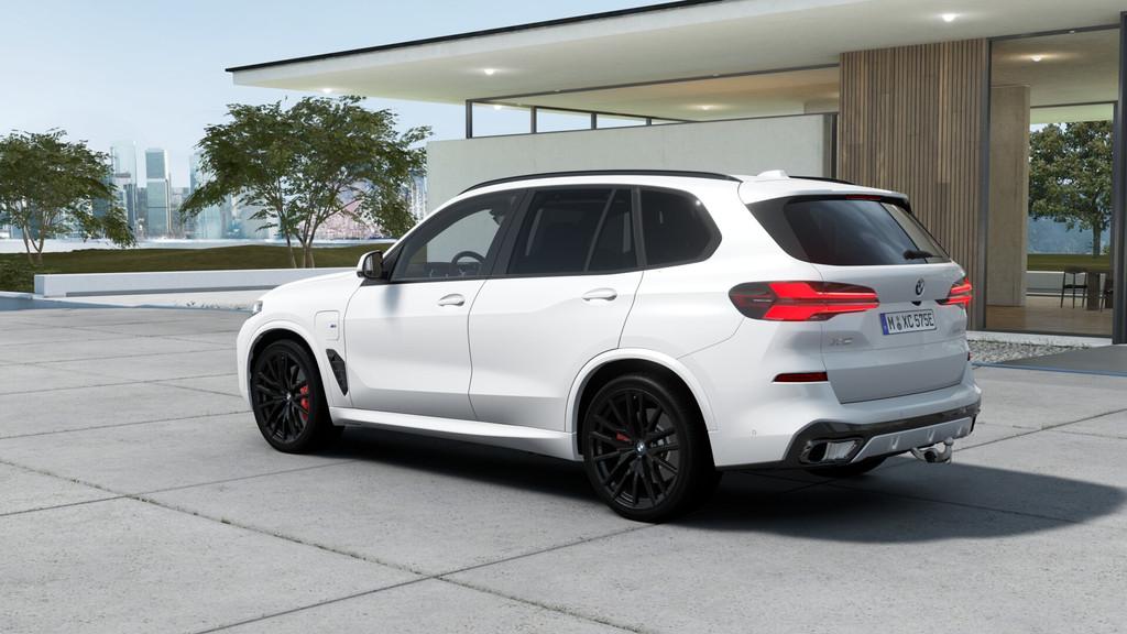 BMW X5 xDrive50e M Sport Automaat / Panoramadak Sky Lounge /, Automaat, 2395 kg, Wit, Leder