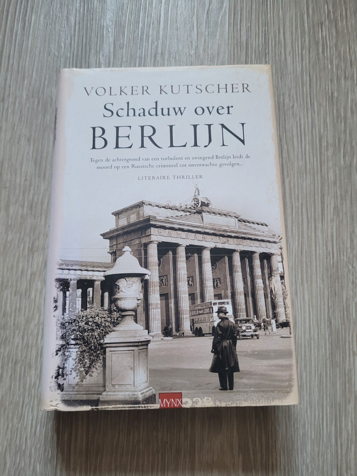 Volker Kutscher - Schaduw over Berlijn (Literaire thriller), Ophalen of Verzenden, Gelezen, Volker Kutscher, Europa overig