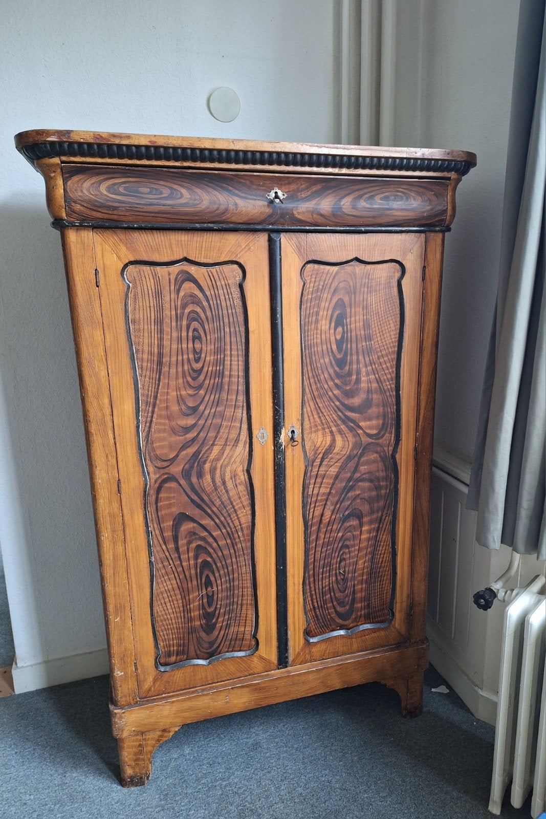 Antieke Biedermeier meidenkast, Ophalen
