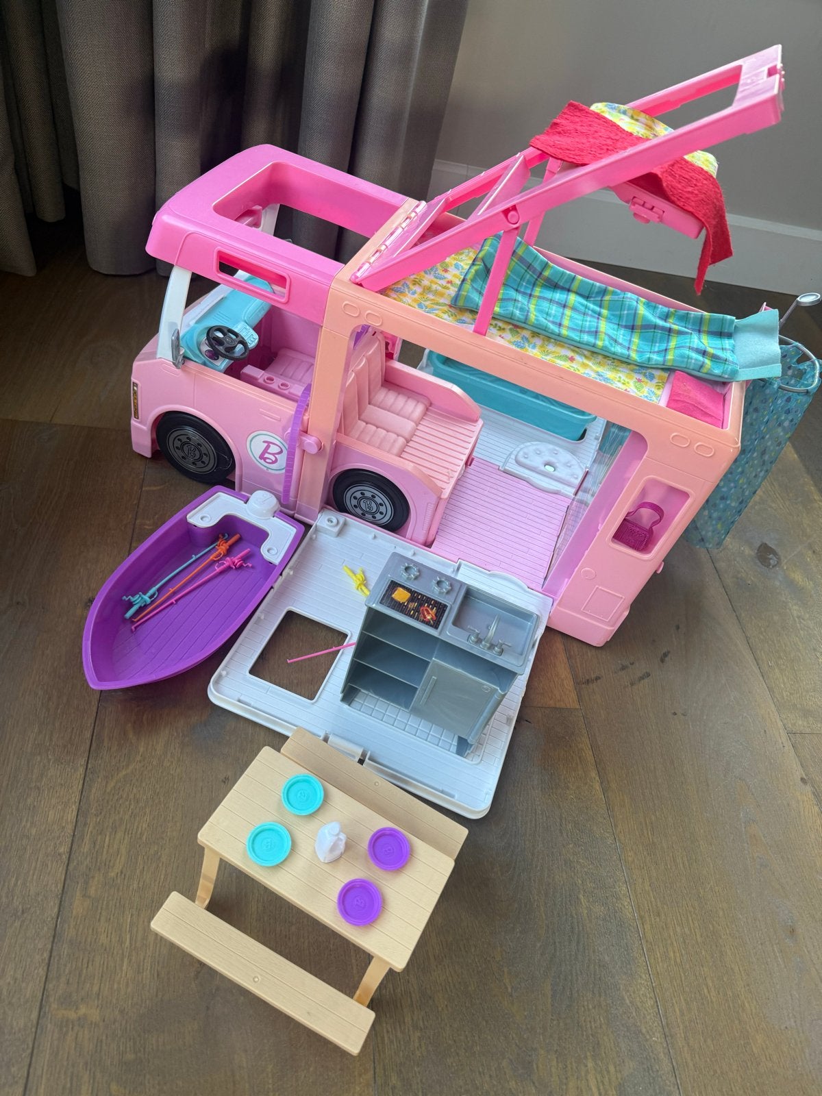Barbie Camper met accessoires, Ophalen of Verzenden, Gebruikt