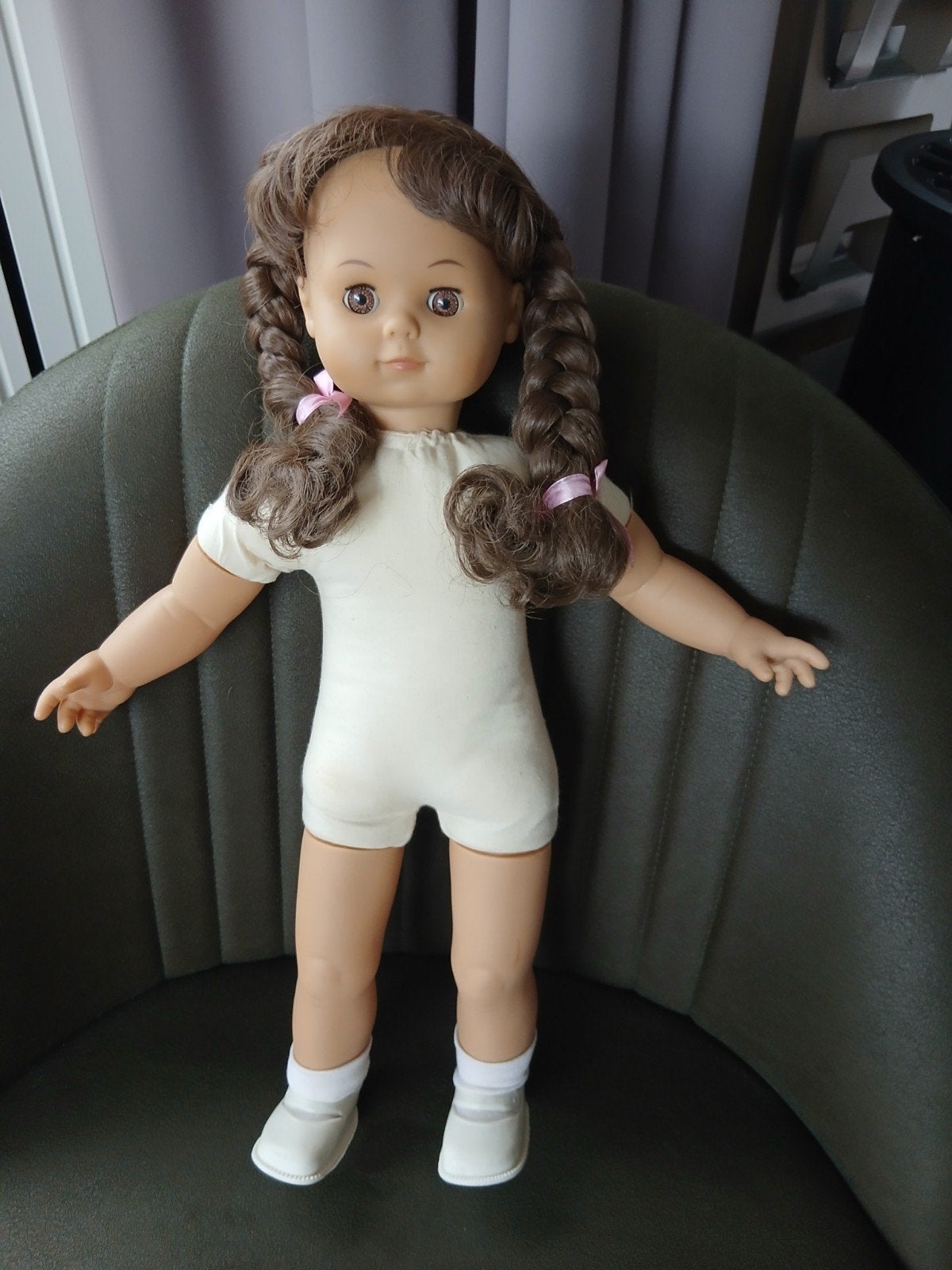 Mooie Vintage Pop met Vlechten en Gebreide Kleding, Ophalen, Zo goed als nieuw, Pop