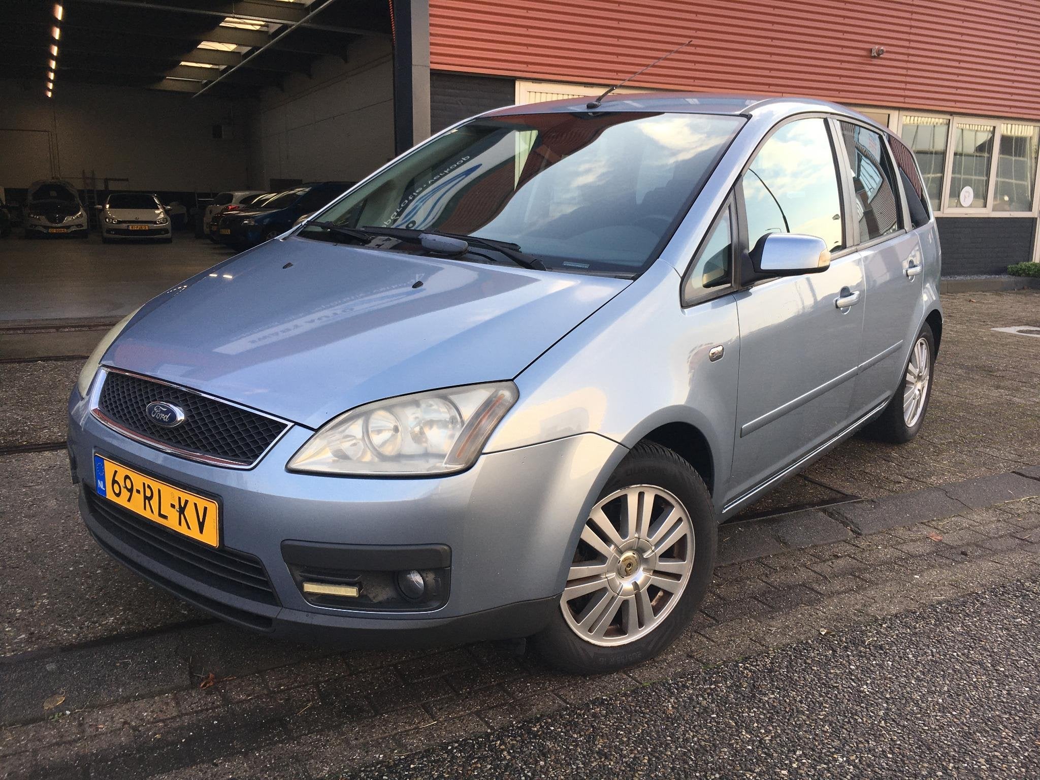 Ford Focus C-Max 2.0-16V Ghia | Bluetooth | Climate Controle, Voorwielaandrijving, Stof, Gebruikt, 4 cilinders