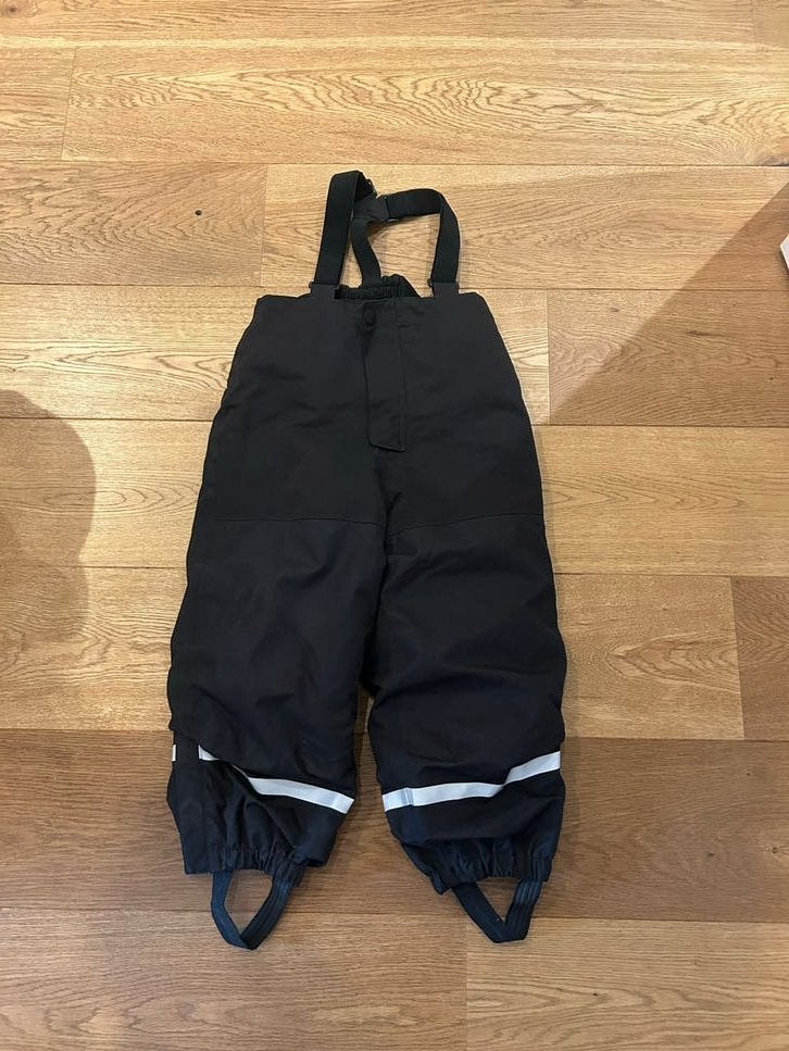 H&M Zwarte Skibroek/Regenbroek Maat 110/116, Ophalen of Verzenden, Zo goed als nieuw, Jongen of Meisje