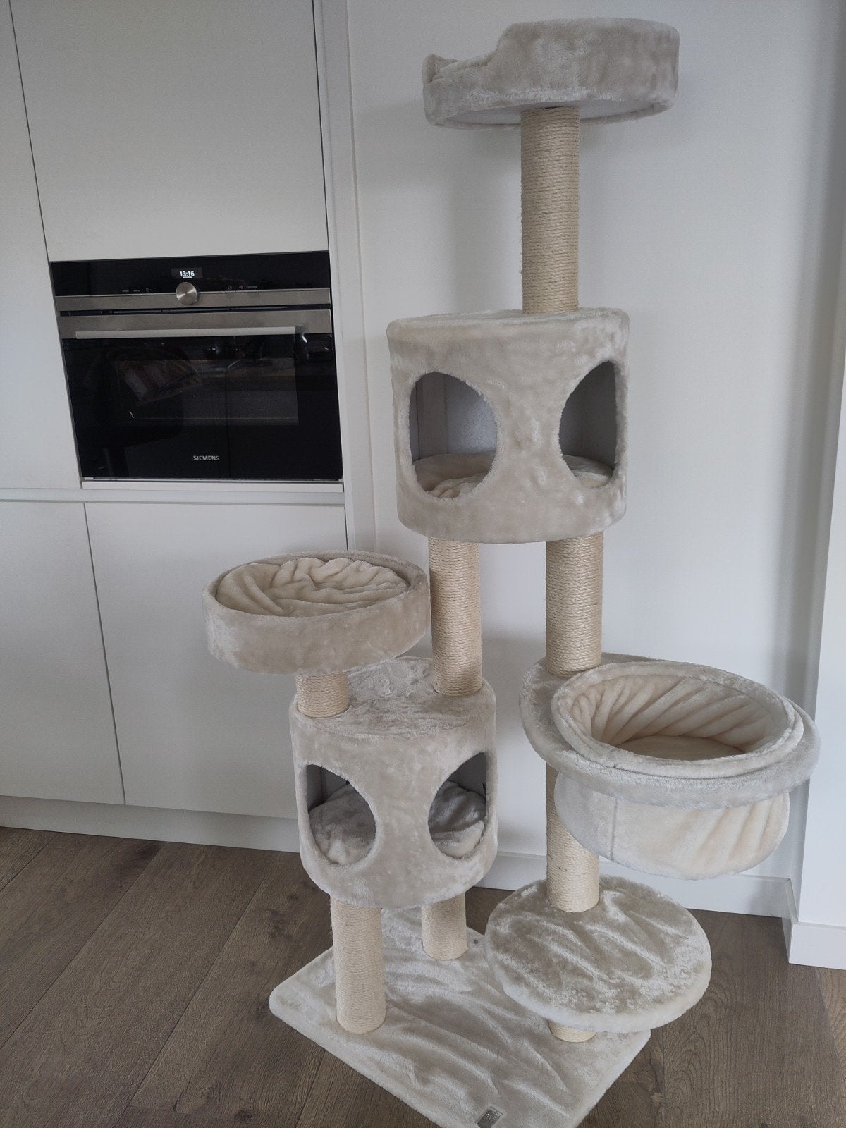 Petrebels krabpaal - katten krabpaal, Dieren en Toebehoren, Ophalen, Zo goed als nieuw, Krabpaal