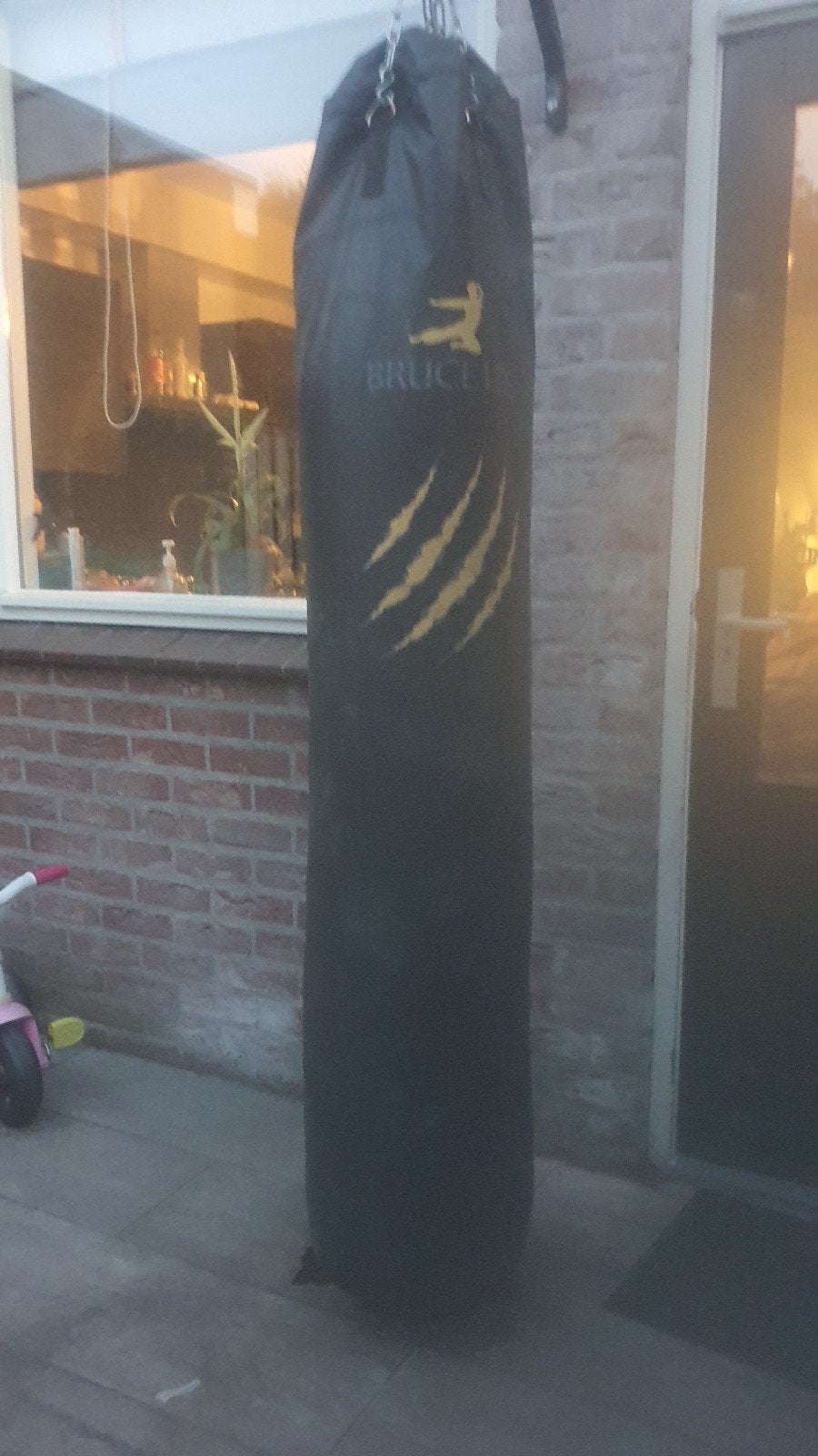 Bokszak BRUCE LEE 180cm met muur bevestingset, Ophalen of Verzenden, Zo goed als nieuw, Bokszak
