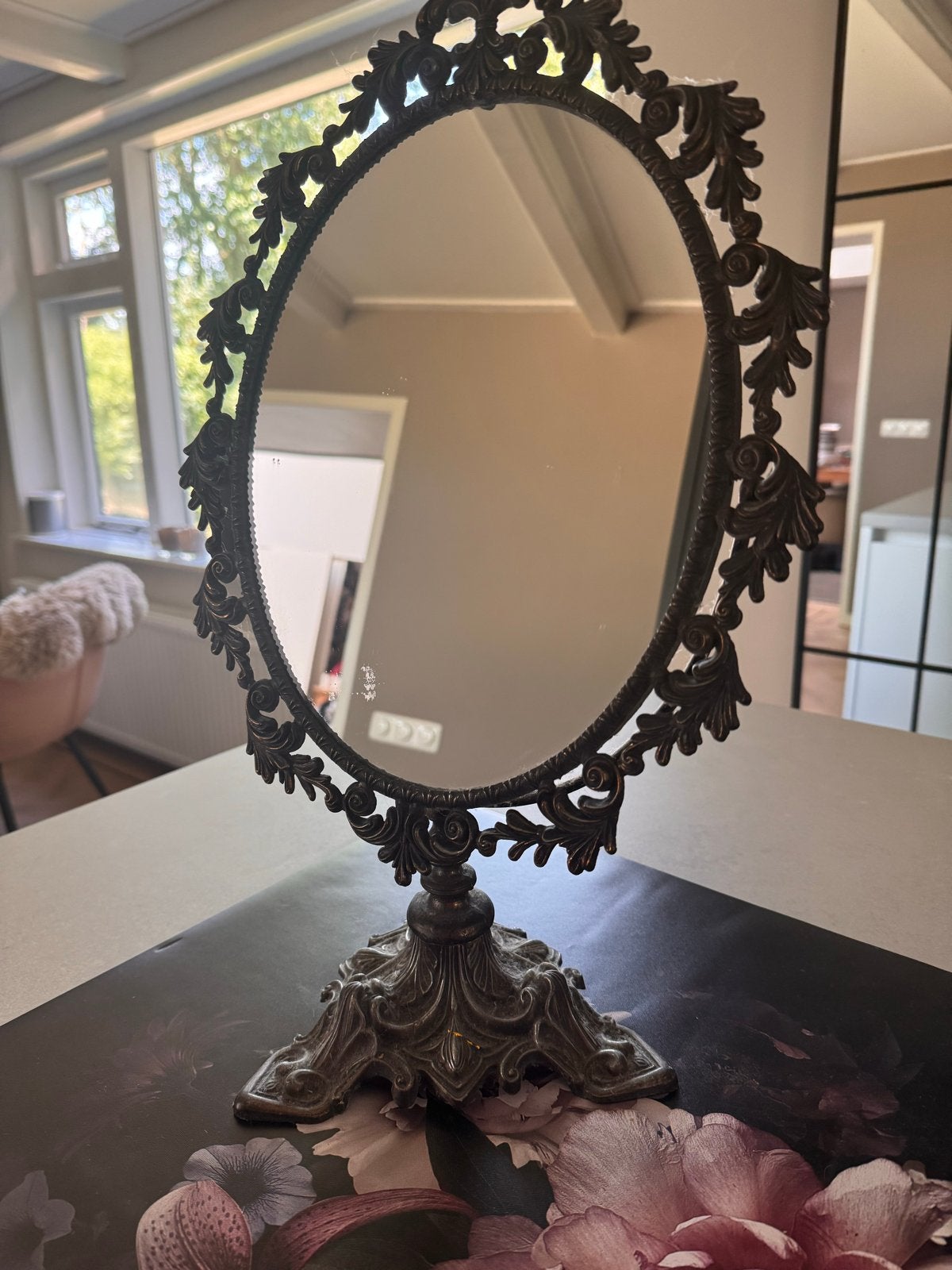 Antieke Tafelspiegel met Sierlijke Lijst, Ophalen of Verzenden, Ovaal, Minder dan 50 cm, Minder dan 100 cm