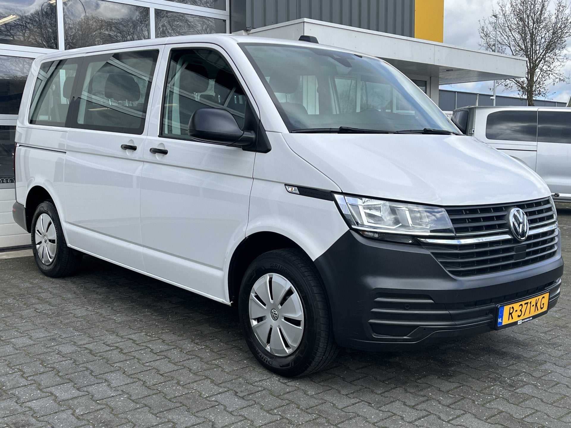 Volkswagen Transporter T6.1 Kombi 2.0 TDI L1H1-9-Persoons Ex, Auto's, Voorwielaandrijving, Lichtsensor, Stof, Gebruikt
