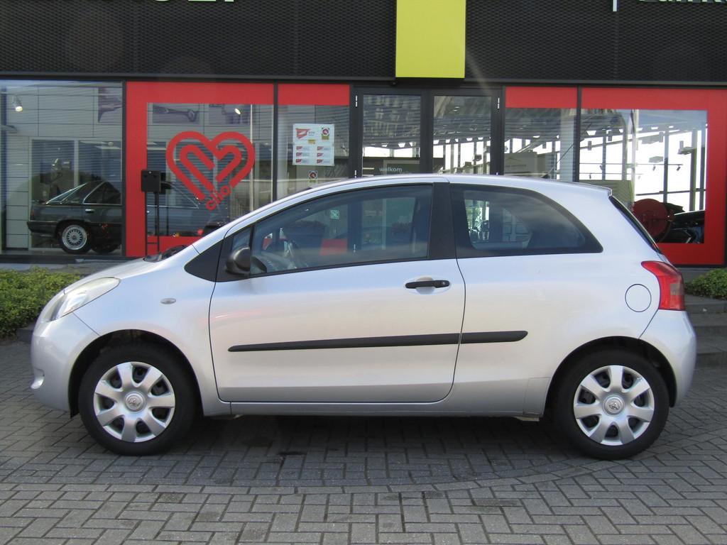 TOYOTA Yaris 1.0 12V VVT-I 3DR Airco / Inruilkoopje APK Apri, Auto's, Toyota, Voorwielaandrijving, Origineel Nederlands, Bedrijf
