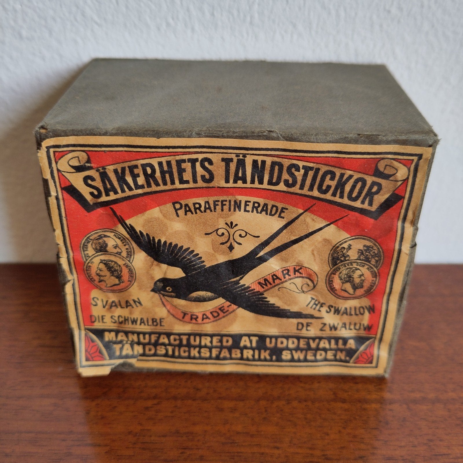 vintage verpakking zwaluw lucifers, Ophalen of Verzenden, Gebruikt, Luciferdoosjes of -merken