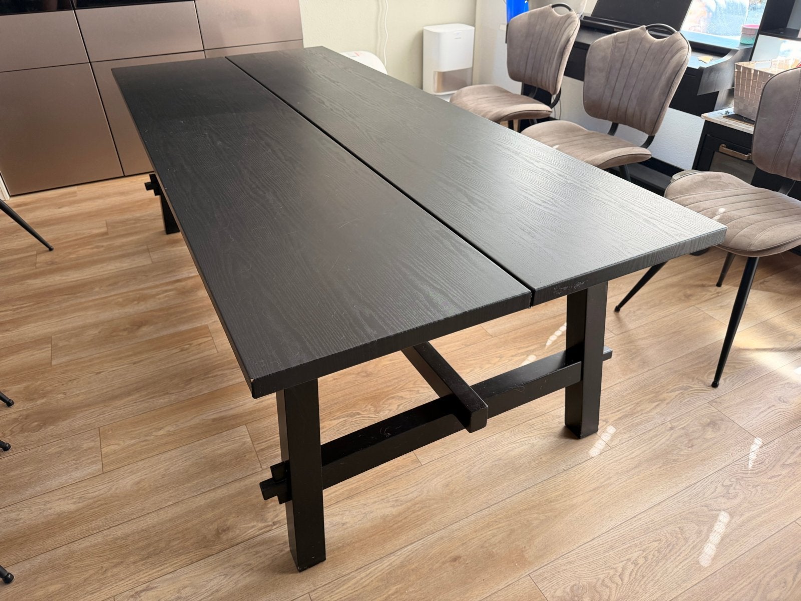 Massief acacia eettafel - Zwart (gewrapt), Ophalen, Gebruikt, 100 tot 150 cm, 200 cm of meer