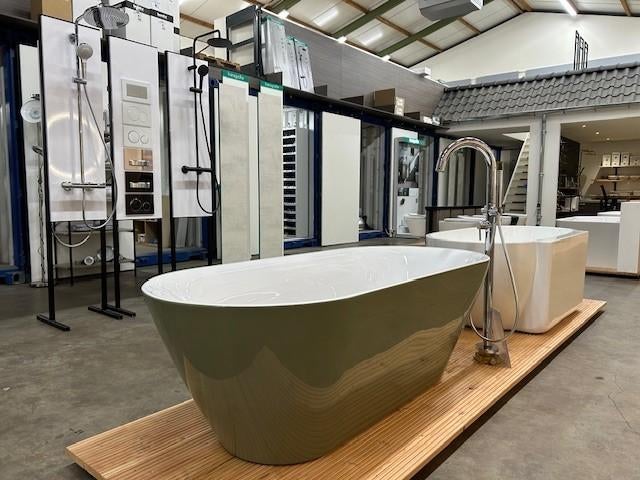 0109. Villeroy & boch ligbad vrijstaand 180x80cm sage green, Ophalen, Nieuw